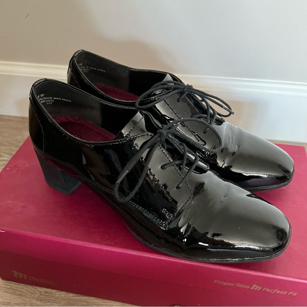 Munro Ramsey Black Patent Leather Women’s Loafer Size 8W